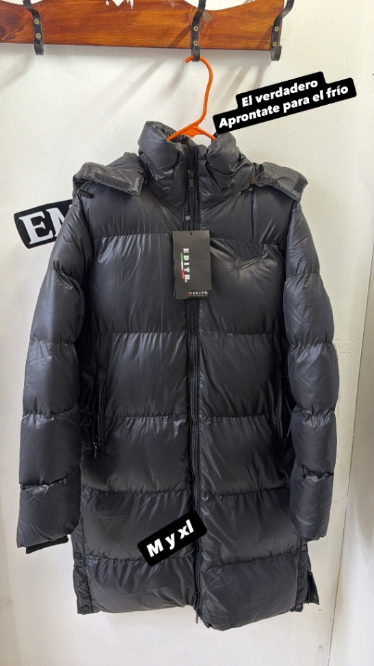 Camperon Nike total black 