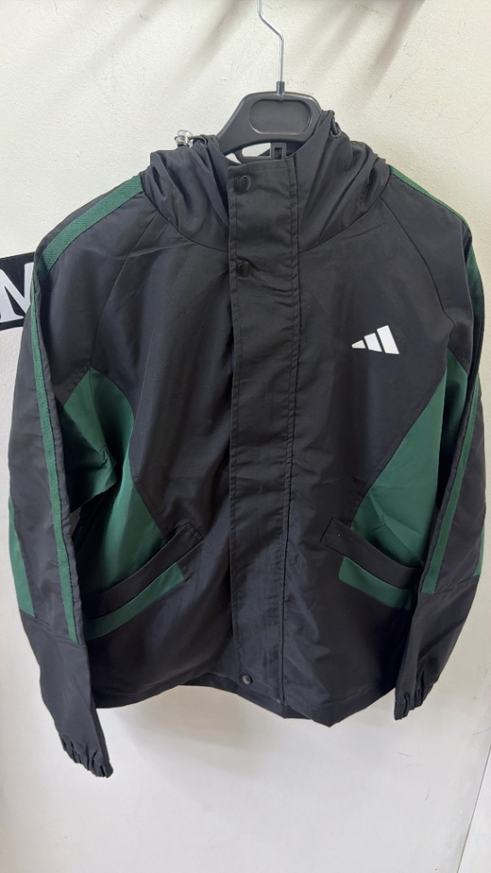 Camperas Adidas impermeables 