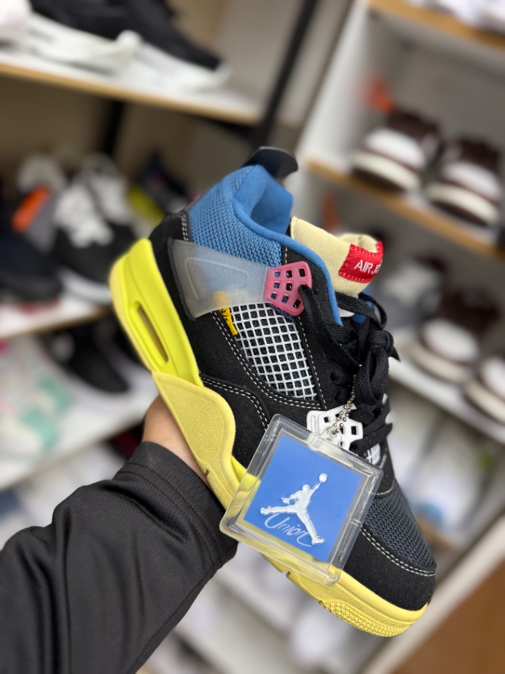 Jordan 4 retro “off- noir”