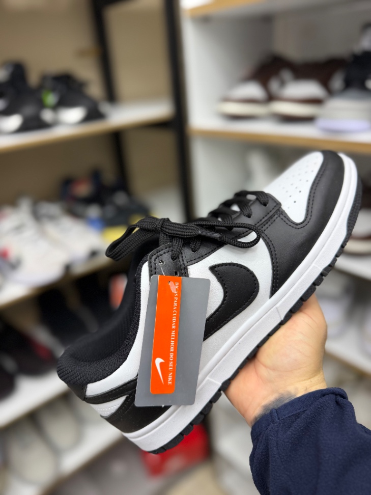 Nike dunk panda 