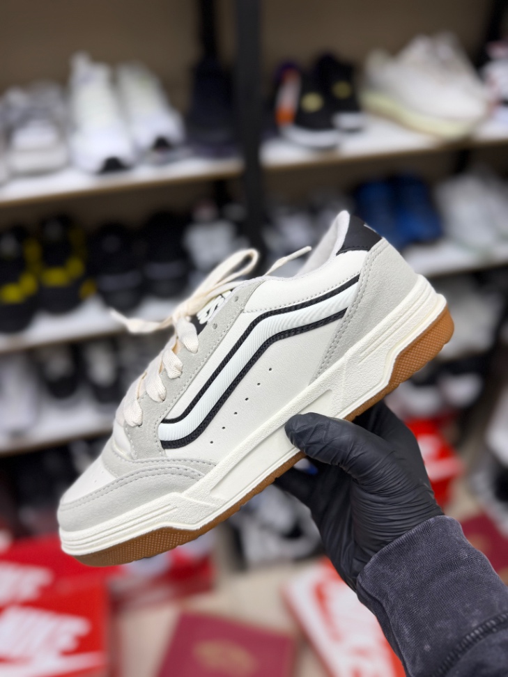 Vans hylane