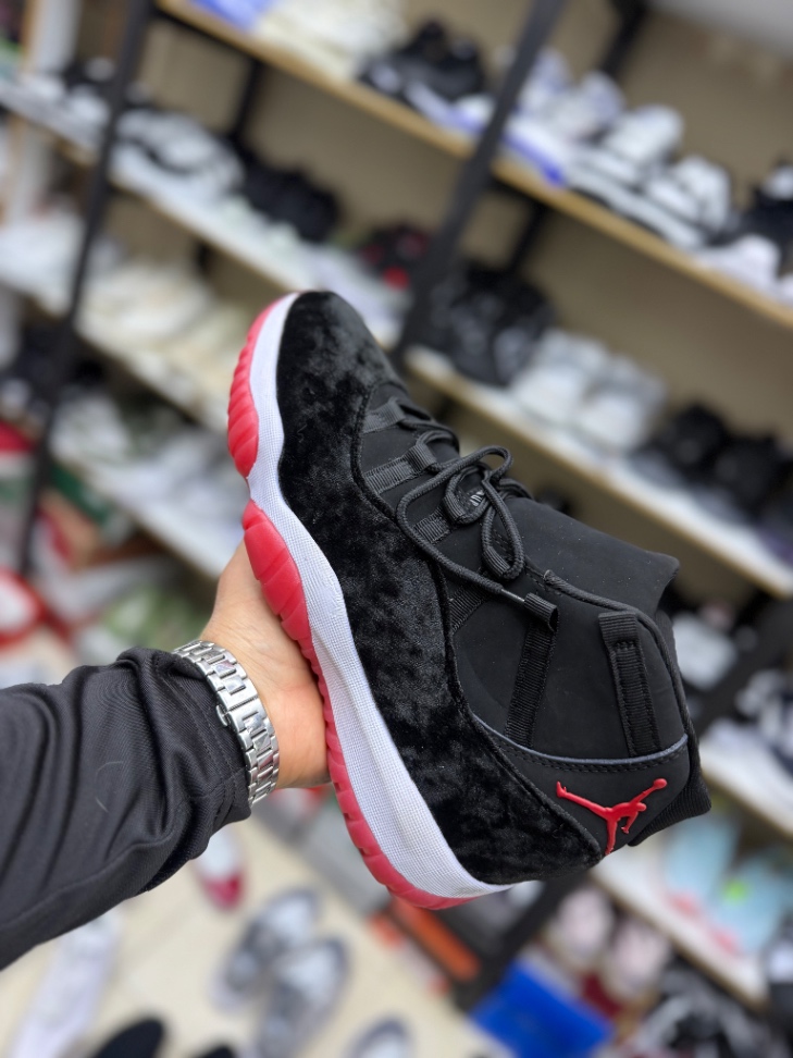 Jordan 11 🔴⚫️